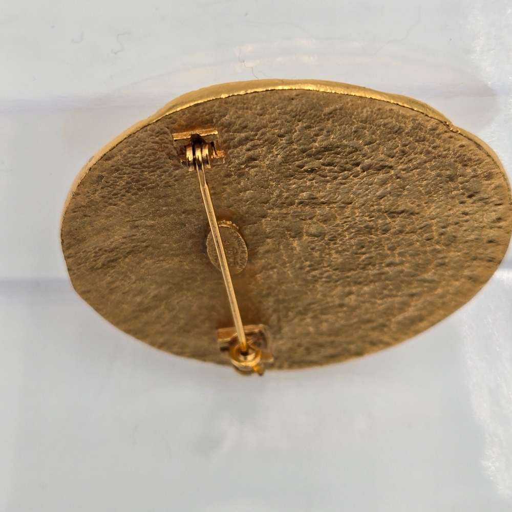 #15 Chanel 1994 Logo medallion Brooch - Picture 11 of 12